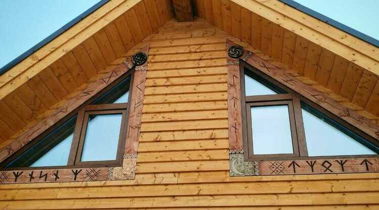 Резные наличники авторской работы в Санкт-Петербурге